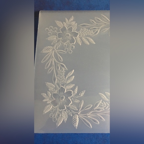 Gemini Fancy Floral Wreath 3D‎ Embossing Folder - Picture 5 of 5